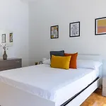 Guesthost - Darsena Luminous & Cozy Apartment Ferrara