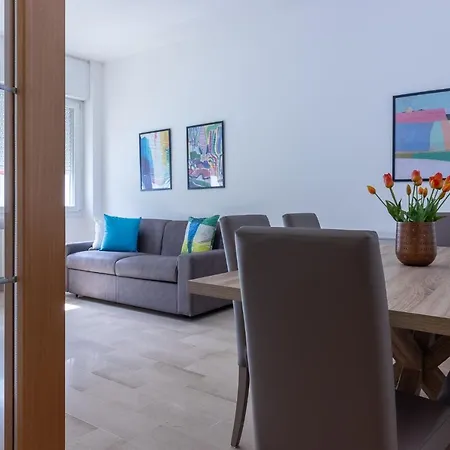 Guesthost - Darsena Luminous & Cozy דירה