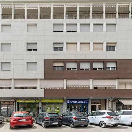 דירה Guesthost - Darsena Luminous & Cozy