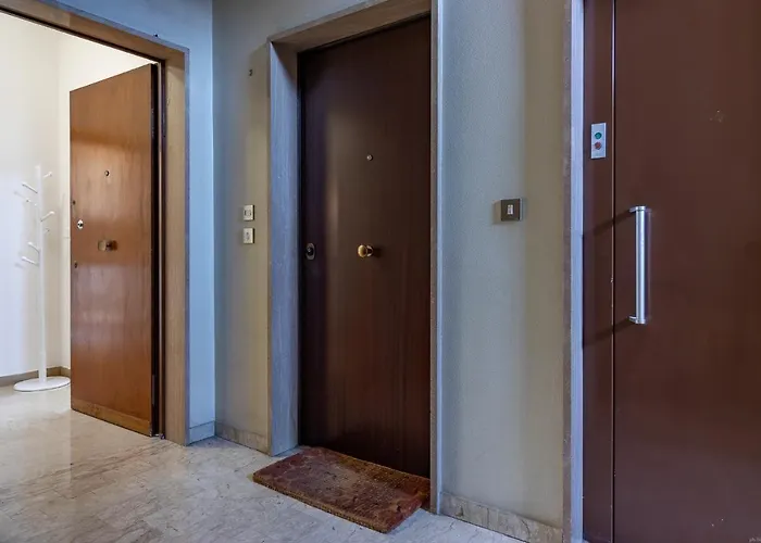 Guesthost - Darsena Luminous & Cozy