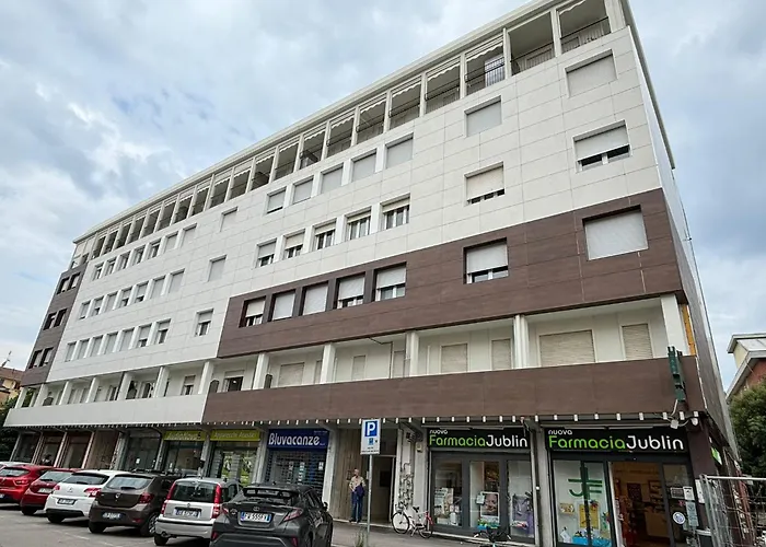 Guesthost - Darsena Luminous & Cozy דירה פררה